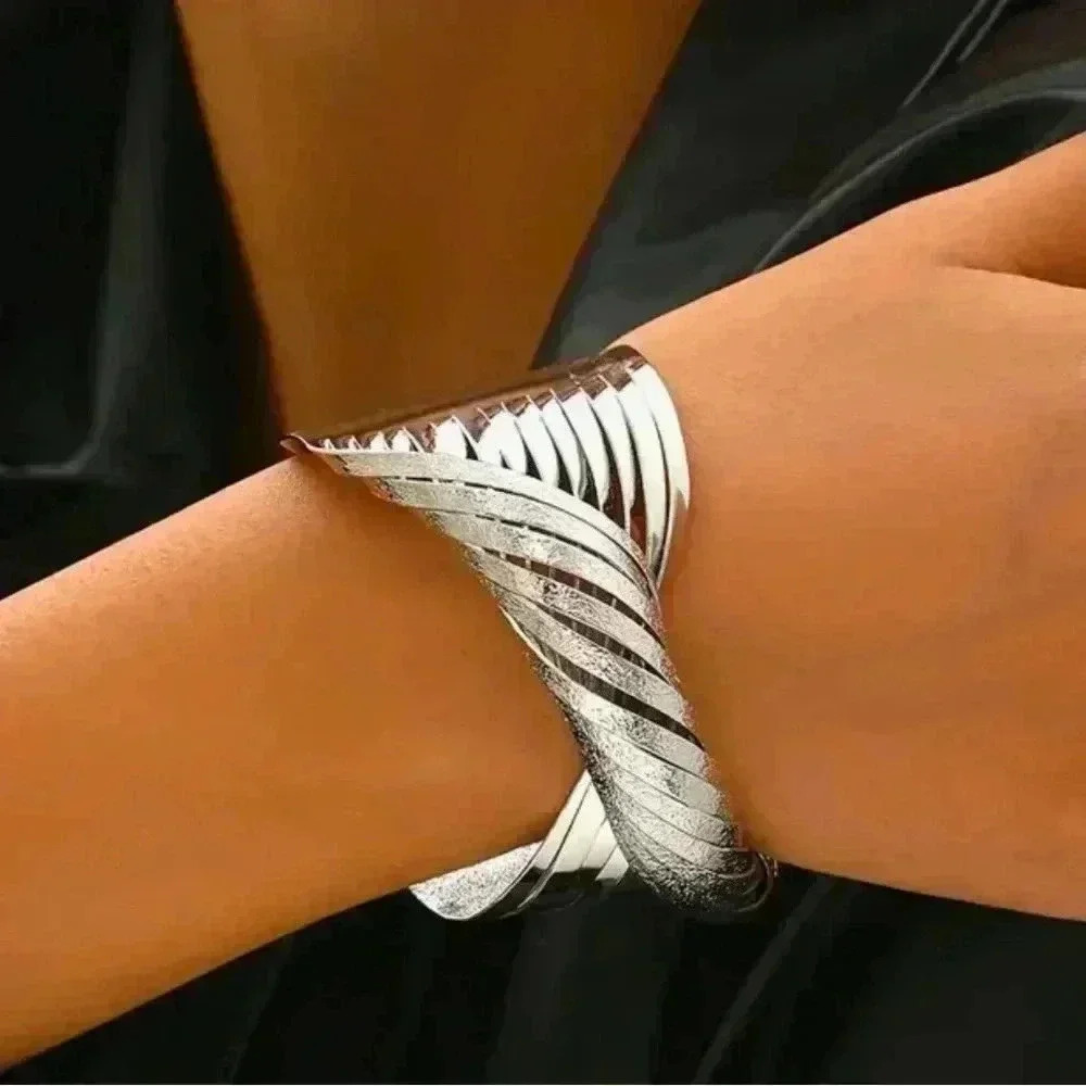 Women'S Fashion Open Cuff Bracelet - Picture 3 of 5